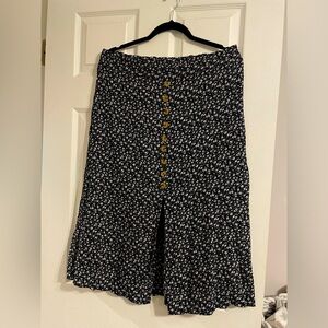Size large Midi Skirt
